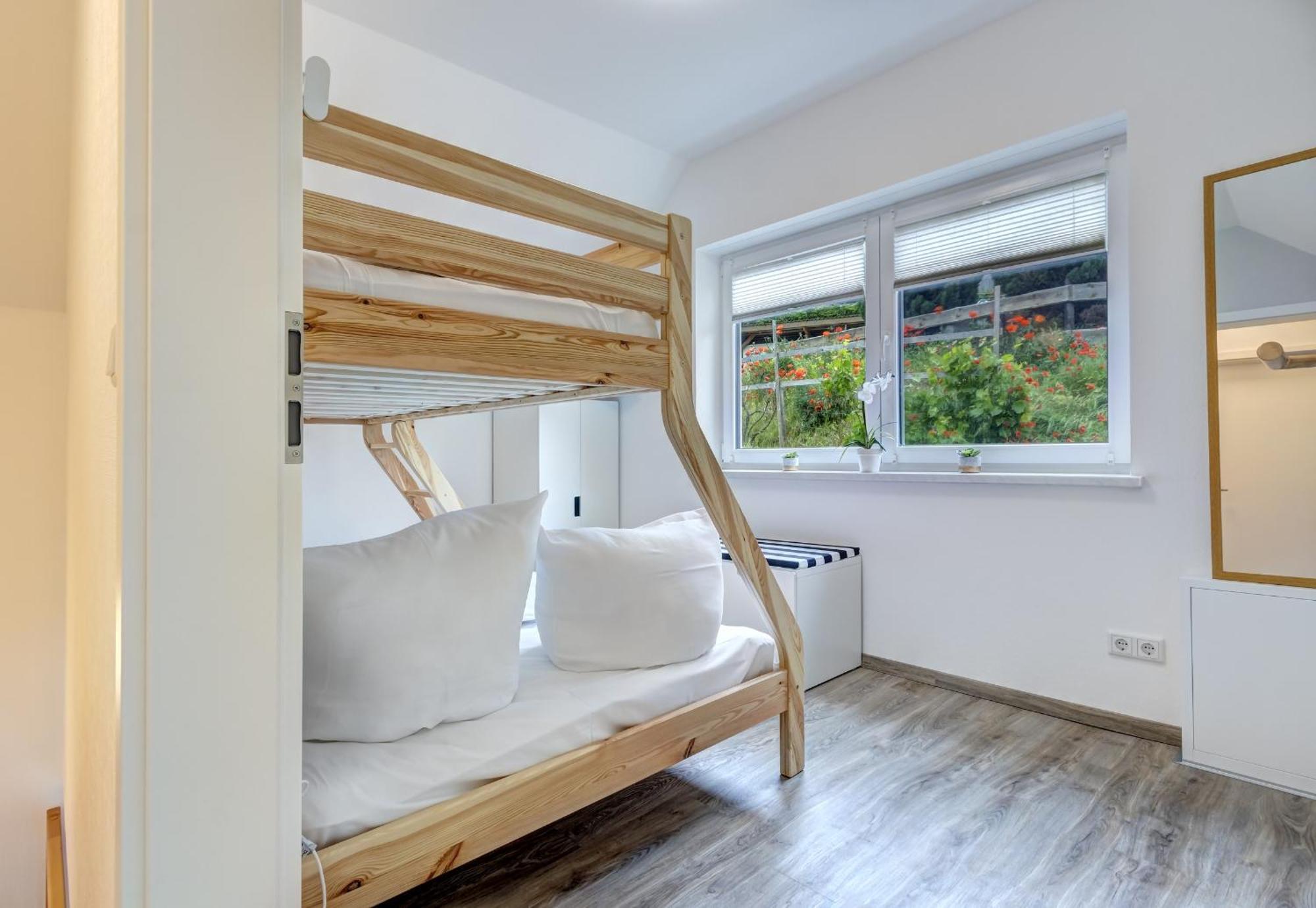 Haus Strandkoerv Mit Fass-Sauna Loddin Bagian luar foto